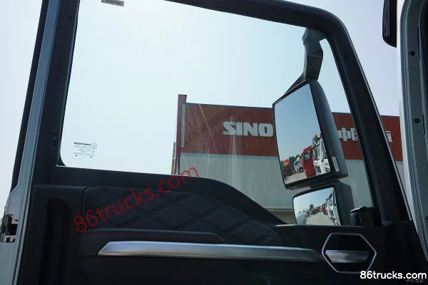 Sinotruk Sitrak G5 Heavy Truck 270 hp 4X2(6 wheels) 9.8m wing-opening box cargo truck Cab (2) | 86Trucks