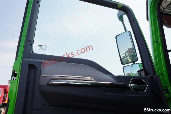 Sinotruk HOWO TX EV 8X4(12 wheels) 5.6m Semi-Sleeper Electric Dump Truck Cab (2) | 86Trucks