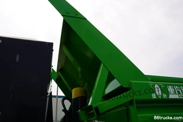 Sinotruk HOWO TX EV 8X4(12 wheels) 5.6m Semi-Sleeper Electric Dump Truck Body (3) | 86Trucks