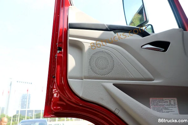 Dongfeng H5 6X4(10 wheels) Side Battery 440 Rear Axle Electric Tractor Truck CATL 400.61kWh Cab (2) | 86Trucks