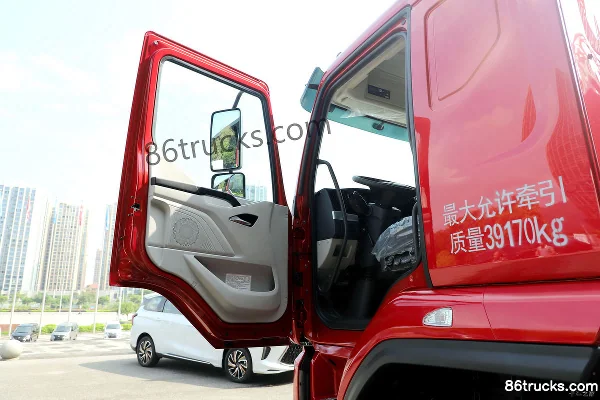 Dongfeng H5 6X4(10 wheels) Side Battery 440 Rear Axle Electric Tractor Truck CATL 400.61kWh Cab (1) | 86Trucks