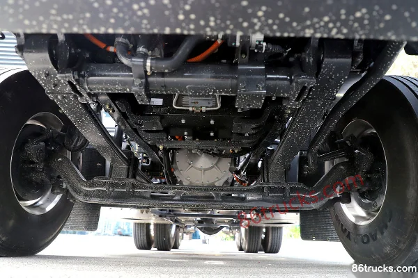 Dongfeng H5 6X4(10 wheels) Side Battery 440 Rear Axle Electric Tractor Truck CATL 400.61kWh Chassis (1) | 86Trucks