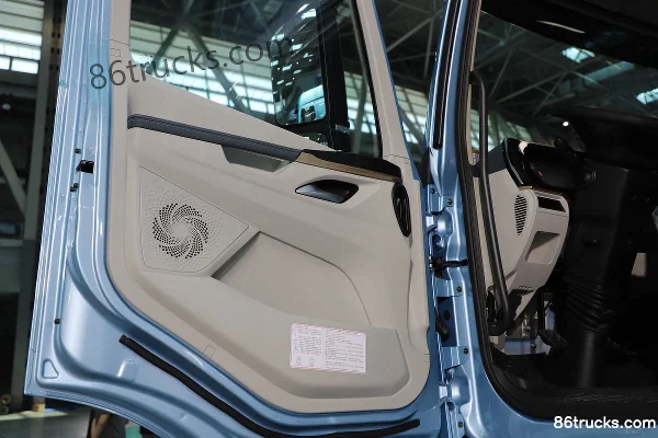 Dongfeng H5V 13.3L LNG 570 hp 6X4(10 wheels) Fast Gear 12-speed Tractor Truck Cab (3) | 86Trucks