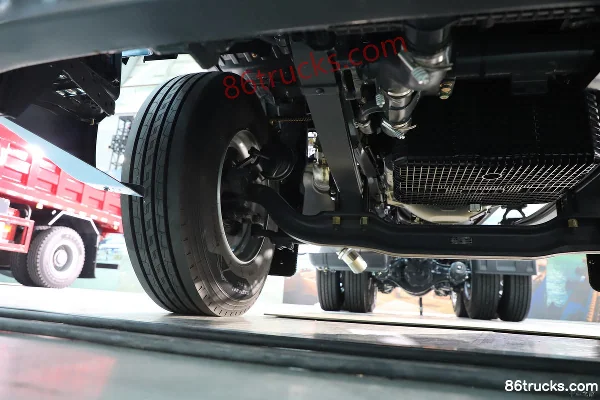 Dongfeng H5V 13.3L LNG 570 hp 6X4(10 wheels) Fast Gear 12-speed Tractor Truck Chassis (2) | 86Trucks
