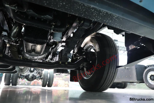 Dongfeng H5PRO 6.9L Diesel 350 hp 4X2(6 wheels) Fast Gear 10-speed Air Brake 6.8m Sleeper Cab Drop Side Cargo Truck Chassis (3) | 86Trucks