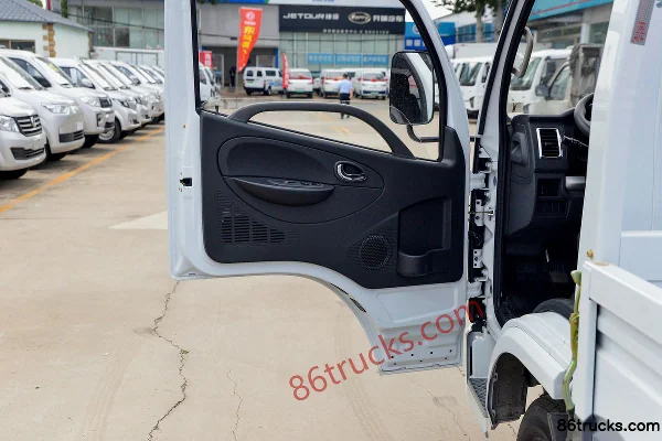 Dongfeng T7 Pro 1.6L Gasoline 120hp 4X2(6 wheels) 5-Speed 4.18m Single-Row Flatbed Mini Truck Cab (2) | 86Trucks