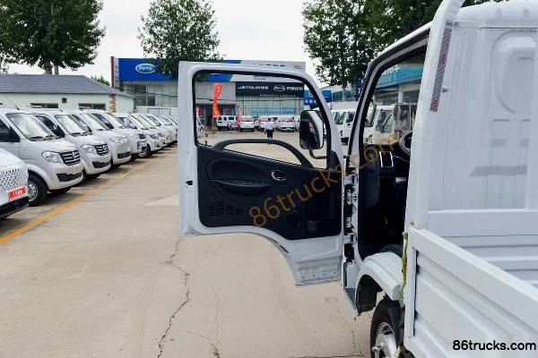Dongfeng T7 Pro 1.6L Gasoline 120hp 4X2(6 wheels) 5-Speed 4.18m Single-Row Flatbed Mini Truck Cab (1) | 86Trucks