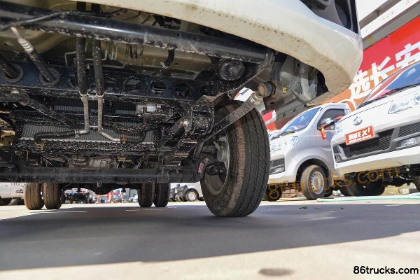 Changan Kuayue D3 confort 1,6L essence 122 ch 4X2(6 roues) Landai 5 vitesses 2,71 m cabine double plateau micro camion Châssis (3) | 86Truck