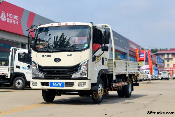 Sinotruk Pioneer M3 2.5L Diesel 175hp 4X2(6 wheels) Fast Gear 8-Speed 3.85m Semi-Row Flatbed Light Truck Exterior (3) | 86Trucks