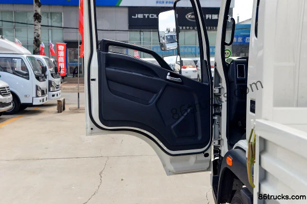 Sinotruk Pioneer M3 2.5L Diesel 175hp 4X2(6 wheels) Fast Gear 8-Speed 3.85m Semi-Row Flatbed Light Truck Cab (3) | 86Trucks