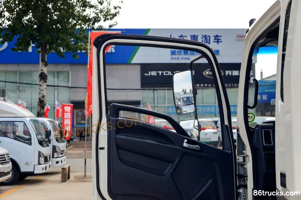 Sinotruk Pioneer M3 2.5L Diesel 175hp 4X2(6 wheels) Fast Gear 8-Speed 3.85m Semi-Row Flatbed Light Truck Cab (2) | 86Trucks