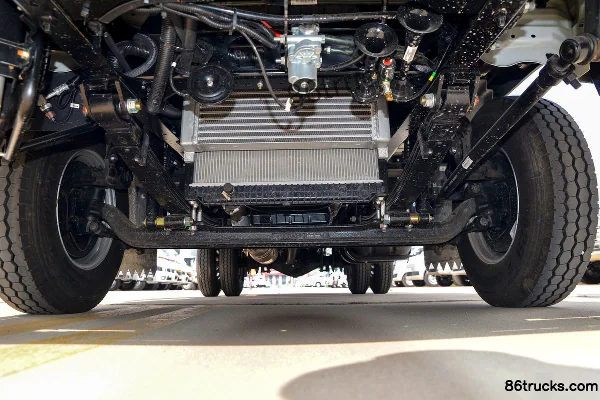 Sinotruk Pioneer M3 2.5L Diesel 175hp 4X2(6 wheels) Fast Gear 8-Speed 3.85m Semi-Row Flatbed Light Truck Chassis (1) | 86Trucks