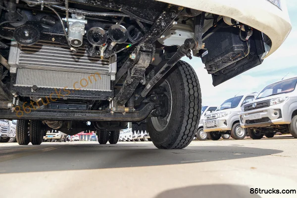 Sinotruk HOWO MANH3 170 hp 4X2(6 wheels) 4.2m single-row van light truck Chassis (3) | 86Trucks