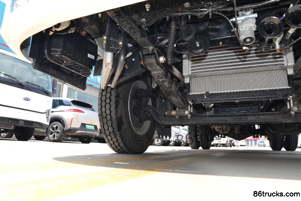 Sinotruk HOWO MANH3 170 hp 4X2(6 wheels) 4.2m single-row van light truck Chassis (2) | 86Trucks
