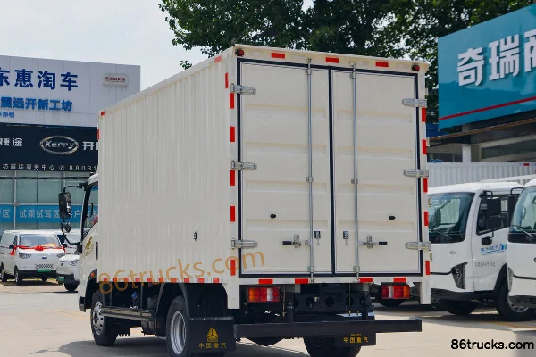 Sinotruk HOWO MANH3 170 hp 4X2(6 wheels) 4.2m single-row van light truck Body (3) | 86Trucks