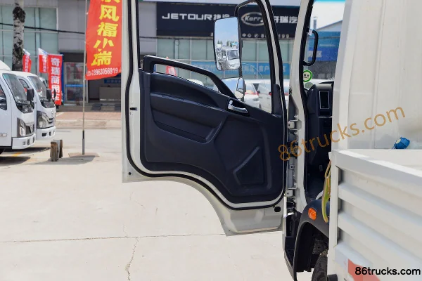 Sinotruk Xianfeng M2 2.5L Diesel 155hp 4X2(6 wheels) WLY 6-Speed 4.15m Single Row Flatbed Light Truck Cab (2) | 86Trucks