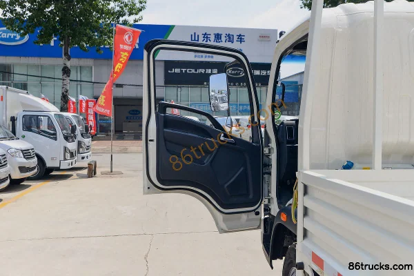 Sinotruk Xianfeng M2 2.5L Diesel 155hp 4X2(6 wheels) WLY 6-Speed 4.15m Single Row Flatbed Light Truck Cab (1) | 86Trucks