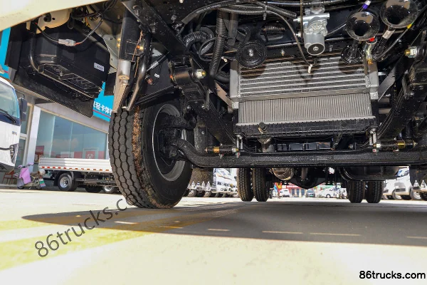 Sinotruk Xianfeng M2 2.5L Diesel 155hp 4X2(6 wheels) WLY 6-Speed 4.15m Single Row Flatbed Light Truck Chassis (2) | 86Trucks
