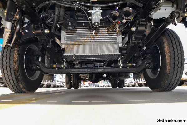 Sinotruk Xianfeng M2 2.5L Diesel 155hp 4X2(6 wheels) WLY 6-Speed 4.15m Single Row Flatbed Light Truck Chassis (1) | 86Trucks