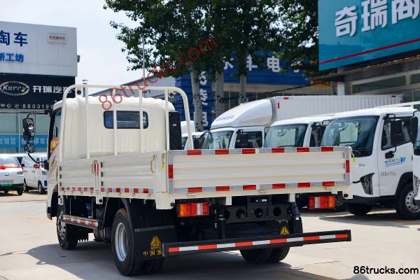 Sinotruk Xianfeng M2 2.5L Diesel 155hp 4X2(6 wheels) WLY 6-Speed 4.15m Single Row Flatbed Light Truck Body (3) | 86Trucks
