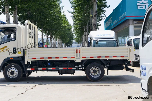 Sinotruk Xianfeng M2 2.5L Diesel 155hp 4X2(6 wheels) WLY 6-Speed 4.15m Single Row Flatbed Light Truck Body (2) | 86Trucks