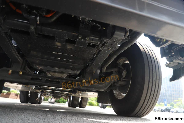 Dongfeng H5 6X4(10 wheels) Side-mounted + Rear-mounted Electric Tractor Truck CATL 528kWh Chassis (3) | 86Trucks
