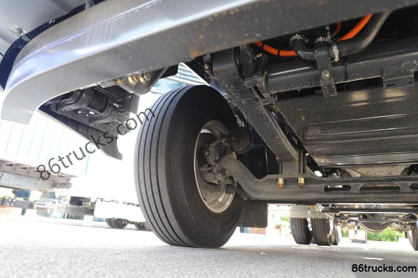 Dongfeng H5 6X4(10 wheels) Side-mounted + Rear-mounted Electric Tractor Truck CATL 528kWh Chassis (2) | 86Trucks