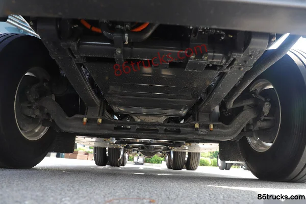 Dongfeng H5 6X4(10 wheels) Side-mounted + Rear-mounted Electric Tractor Truck CATL 528kWh Chassis (1) | 86Trucks