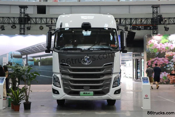 Dongfeng H7 14.8L LNG 560 hp 4X2(6 wheels) Fast Gear 12-speed AMT Automatic Tractor Truck Exterior (2) | 86Trucks