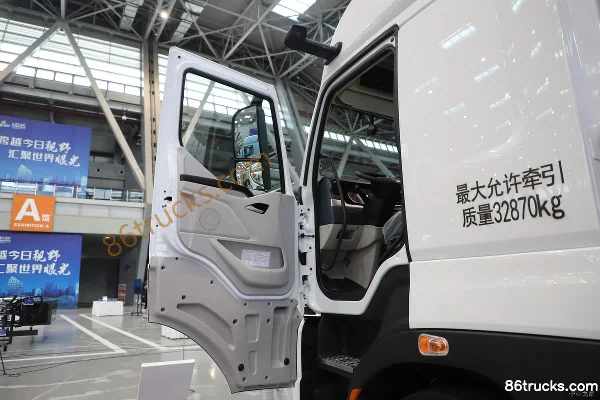Dongfeng H7 14.8L LNG 560 hp 4X2(6 wheels) Fast Gear 12-speed AMT Automatic Tractor Truck Cab (1) | 86Trucks