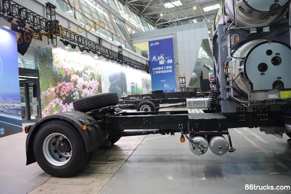 Dongfeng H7 14.8L LNG 560 hp 4X2(6 wheels) Fast Gear 12-speed AMT Automatic Tractor Truck Chassis (1) | 86Trucks