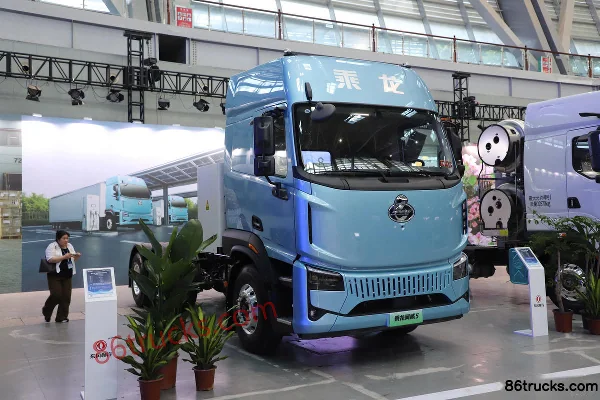 Dongfeng Dongfeng Yiwei 5 Heavy Truck Electric Tractor Truck
