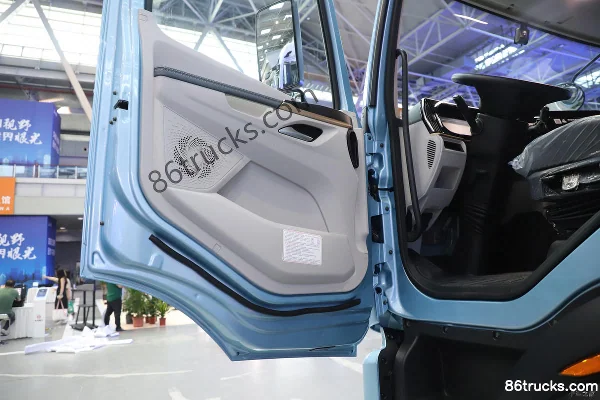 Dongfeng Yiwei 5 version supercharge 6X4(10 roues) batterie arrière tracteur routier électrique pur EVE 453 kWh Cabine (3) | 86Trucks