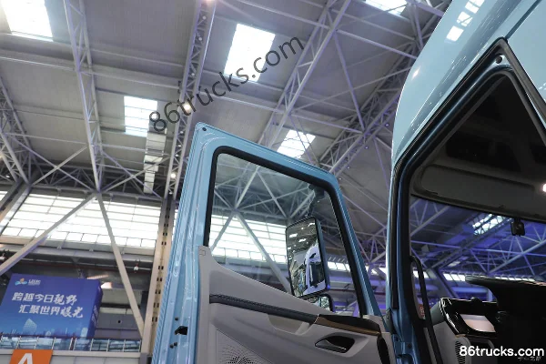 Dongfeng Yiwei 5 version supercharge 6X4(10 roues) batterie arrière tracteur routier électrique pur EVE 453 kWh Cabine (2) | 86Trucks