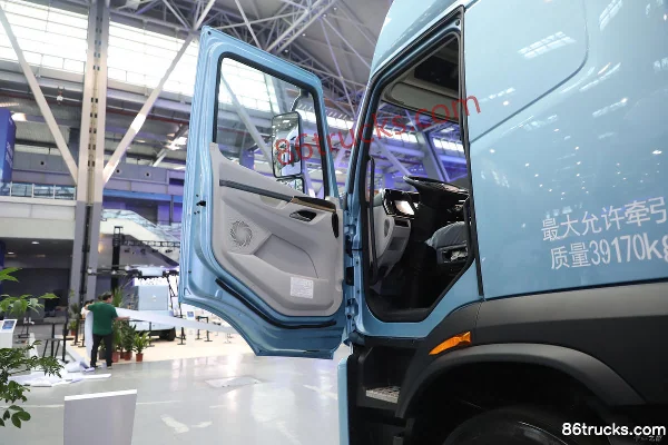 Dongfeng Yiwei 5 version supercharge 6X4(10 roues) batterie arrière tracteur routier électrique pur EVE 453 kWh Cabine (1) | 86Trucks