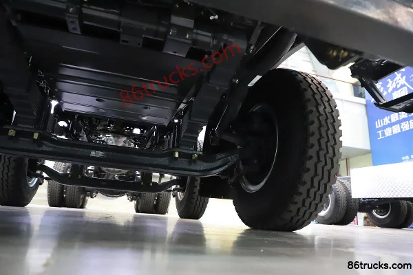 Dongfeng Yiwei 5 Engineering Version 8X4(12 wheels) 5.8m Semi-row Pure Electric Dump Truck CATL 400.61kWh Chassis (2) | 86Trucks
