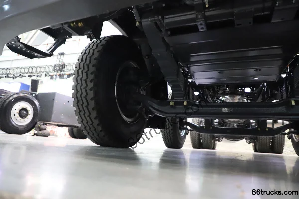 Dongfeng Yiwei 5 Engineering Version 8X4(12 wheels) 5.8m Semi-row Pure Electric Dump Truck CATL 400.61kWh Chassis (1) | 86Trucks