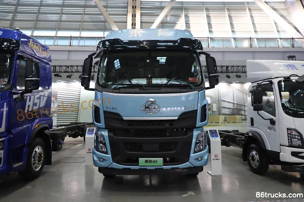 Dongfeng H5 7.7L LNG 320 hp 4X2(6 wheels) Fast Gear 8-Speed 9.7m Van Cargo Truck Exterior (2) | 86Trucks