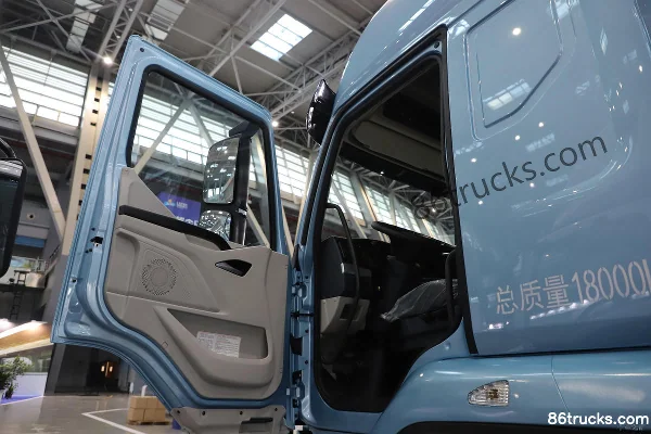 Dongfeng H5 7.7L LNG 320 hp 4X2(6 wheels) Fast Gear 8-Speed 9.7m Van Cargo Truck Cab (1) | 86Trucks