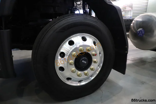 Dongfeng H5 7.7L LNG 320 hp 4X2(6 wheels) Fast Gear 8-Speed 9.7m Van Cargo Truck Chassis (3) | 86Trucks