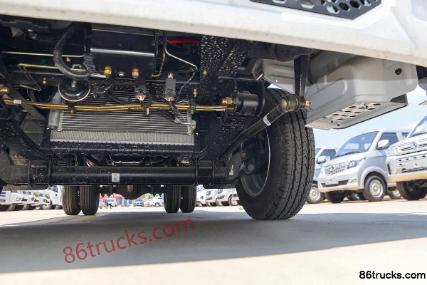 Dongfeng Fuxiaorui M5Q 2.0L 130 hp 4X2(6 wheels) gasoline 4.1m single-row flatbed mini truck (China VI) Chassis (3) | 86Trucks