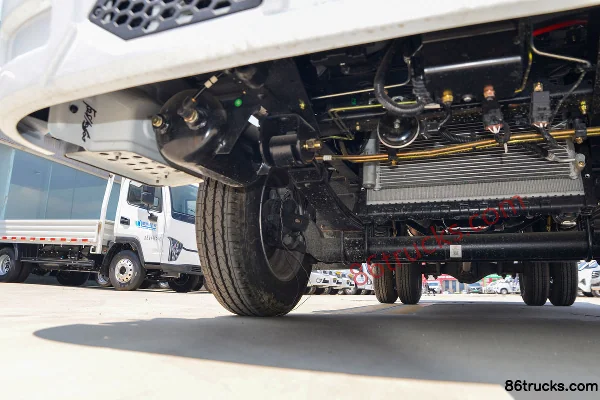 Dongfeng Fuxiaorui M5Q 2.0L 130 hp 4X2(6 wheels) gasoline 4.1m single-row flatbed mini truck (China VI) Chassis (2) | 86Trucks