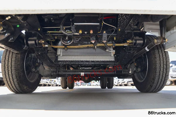 Dongfeng Fuxiaorui M5Q 2.0L 130 hp 4X2(6 wheels) gasoline 4.1m single-row flatbed mini truck (China VI) Chassis (1) | 86Trucks