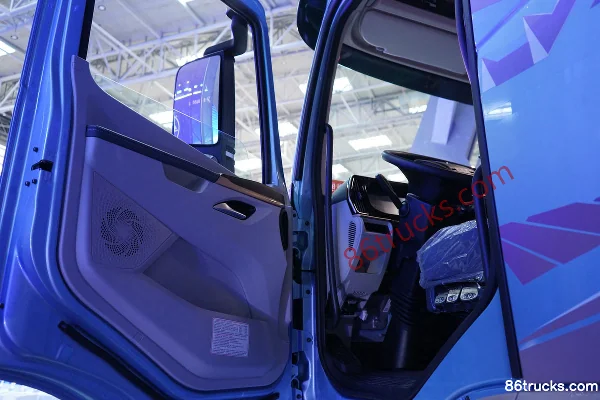 Dongfeng Yiwei 5 Super Power 6X4(10 wheels) Electric Tractor Truck Dongfeng 422kWh Cab (2) | 86Trucks