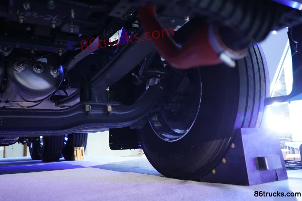 Dongfeng Yiwei 5 Super Power 6X4(10 wheels) Electric Tractor Truck Dongfeng 422kWh Chassis (3) | 86Trucks