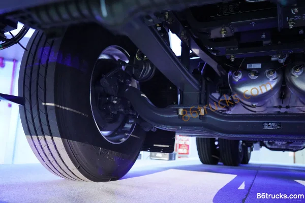 Dongfeng Yiwei 5 Super Power 6X4(10 wheels) Electric Tractor Truck Dongfeng 422kWh Chassis (2) | 86Trucks