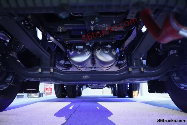 Dongfeng Yiwei 5 Super Power 6X4(10 wheels) Electric Tractor Truck Dongfeng 422kWh Chassis (1) | 86Trucks