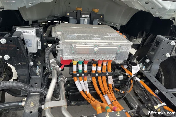 Sinotruk Hanjiang 4,15 m cabine simple camion léger électrique pur à ridelles CATL 140,41 kWh 4X2(6 roues) Châssis (3) | 86Trucks