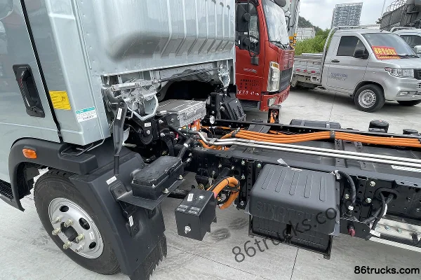 Sinotruk Hanjiang 4,15 m cabine simple camion léger électrique pur à ridelles CATL 140,41 kWh 4X2(6 roues) Châssis (2) | 86Trucks