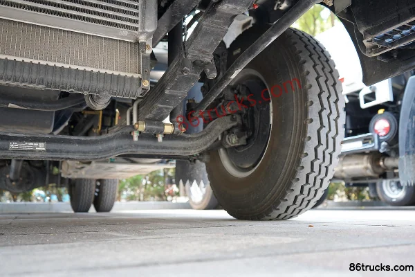 Sinotruk HOWO Hanjiang H3 3L LNG 140 hp 4X2(6 wheels) Fast Gear 8-Speed 4.15m Single Row Flatbed Cargo Truck Chassis (3) | 86Trucks